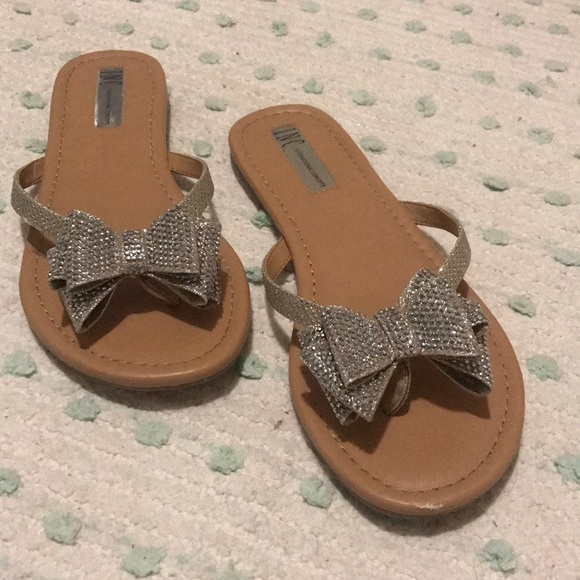 sparkly bow flip flops